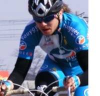 Rockerii au luat-o razna! După o viaţa de excese participă la curse de ciclism