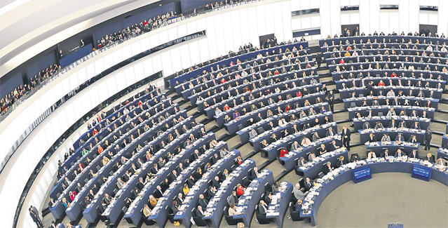 EBA a atacat-o pe «pupila» lui Stolo. Războiul femeilor din PDL a început… chiar în plenul PE