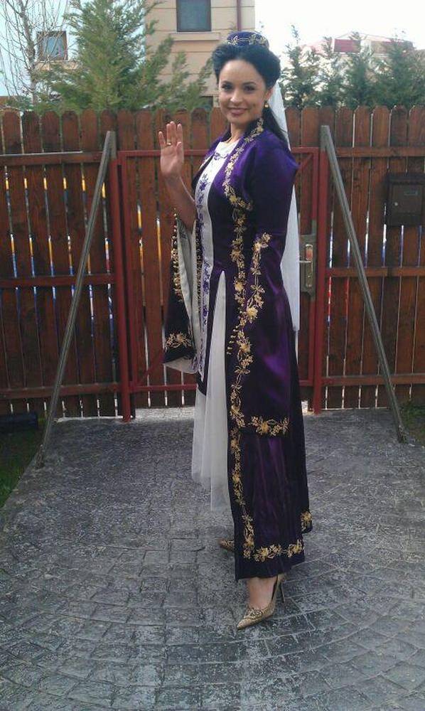 Andreea Marin nu mai renunță la straiele turcești! Uite cu ce ținută a surprins de data aceasta! 