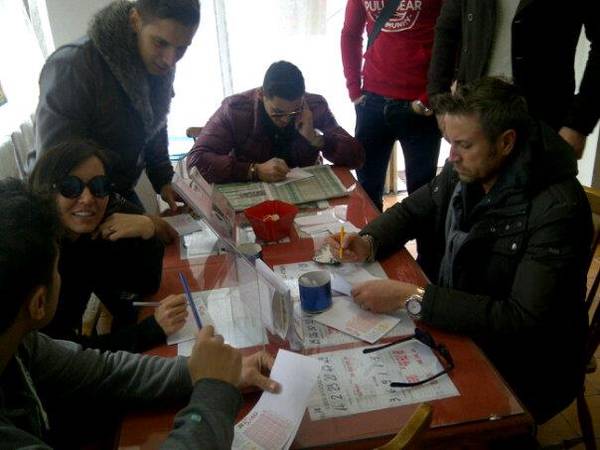 E CHIAR EL? Cătălin Botezatu te va uimi! Uite ce a făcut, înconjurat de curioşi