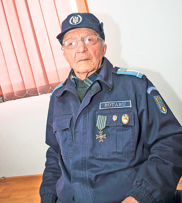 Bunicul Gabrielei Vrânceanu Firea e cel mai bătrân jandarm din judeţul Vaslui! Vezi cum arată!