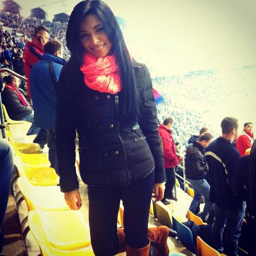 Vedetele microbiste care țin cu STEAUA în seara asta!