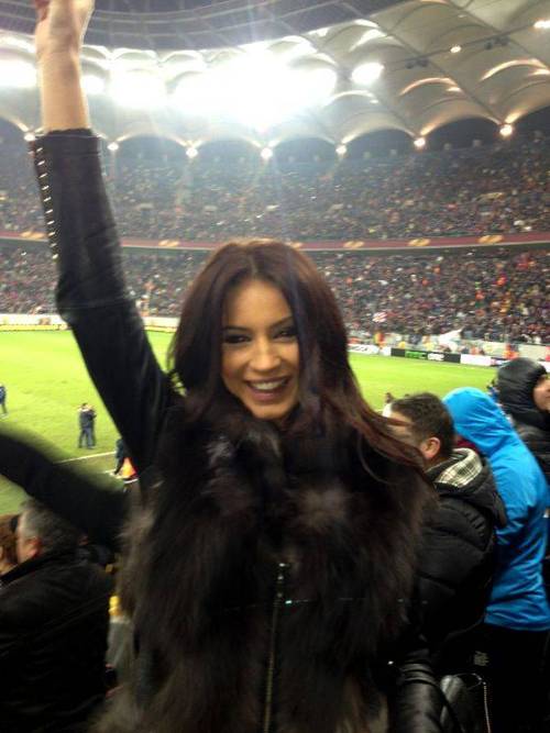 Vedetele microbiste care țin cu STEAUA în seara asta!