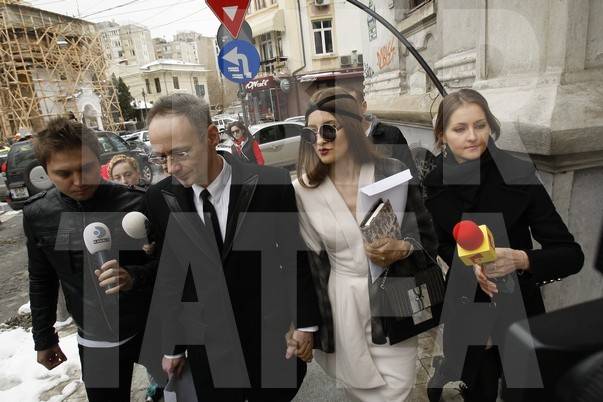 Ce face IULIA ALBU în PRIMA ZI DE FEMEIE DIVORȚATĂ! Vezi ce program are!