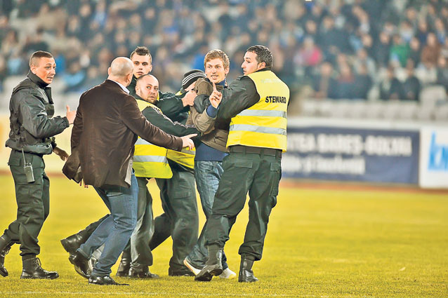 Joacă la Chelsea, dar ţin cu Steaua! Puştii de la şcoala de fotbal din Capitală care poartă numele clubului englez au o favorită clară pentru meciul de mâine