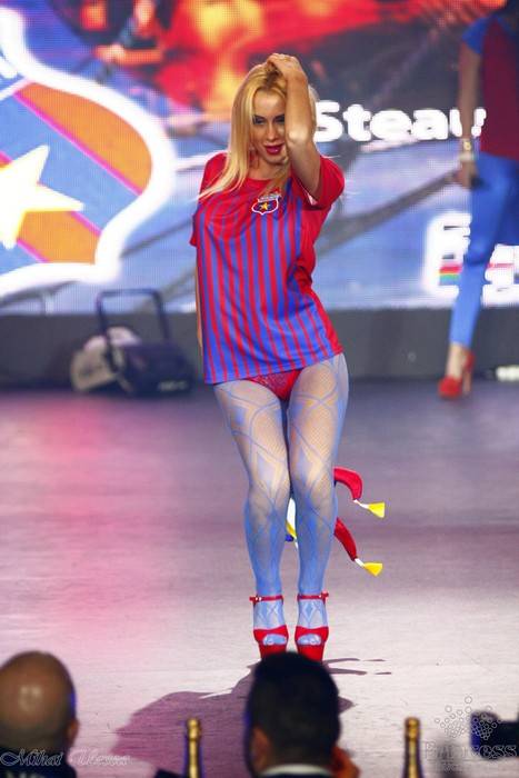 Vedetele microbiste care țin cu STEAUA în seara asta!