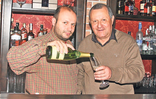 Ţânţăreanu jr şi-a părăsit familia şi a fugit cu amanta! Dragoş o iubeşte ca pe ochii din cap pe Adriana Nicolae