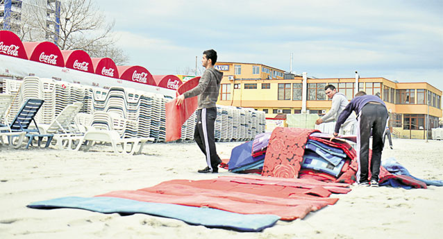 Litoralul e aproape gata pentru 1 Mai! Turiştii sunt atraşi cu preţuri între 30 şi 88 de lei pentru o noapte de cazare