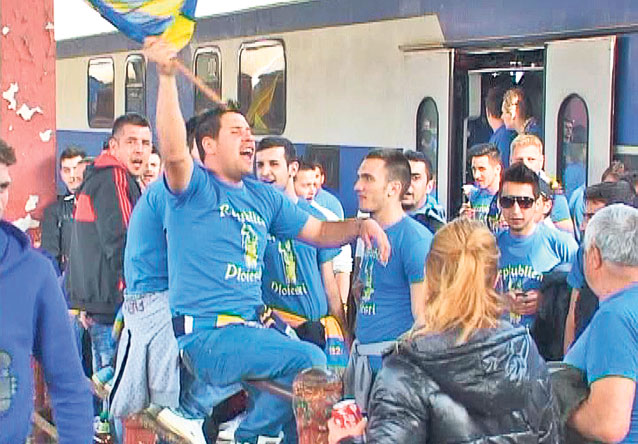 Suporterii Stelei au ars fularul, dar «i-a ars» Petrolul! FOTO / VIDEO