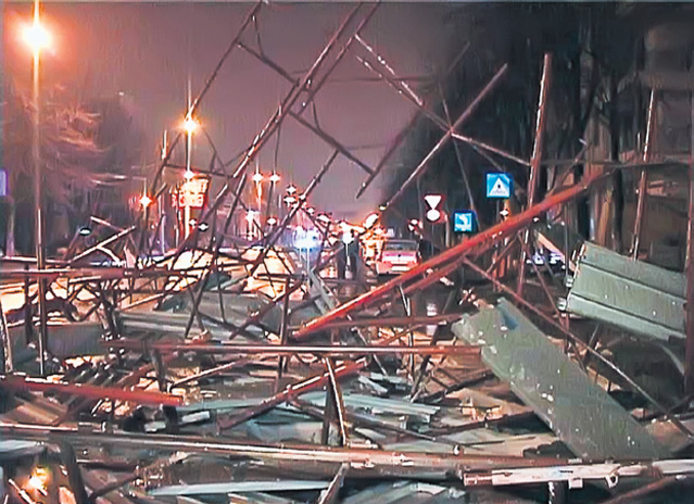 Apele şi vântul fac prăpăd! Dunărea a atins cote alarmante, iar autorităţile sunt în alertă