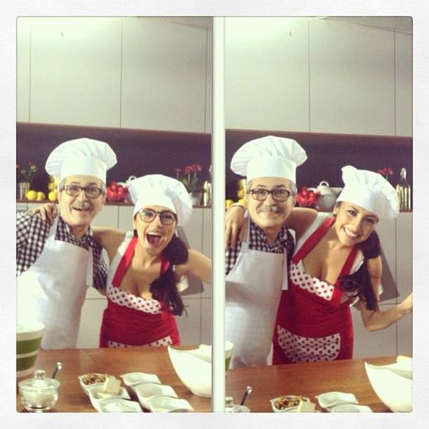 Andra a ajuns la cratiță! Uite-o cum gătește cu ochelari de bunicuță și decolteul la vedere! FOTO