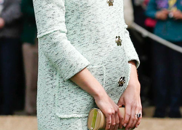 Premieră | Kate Middleton şi-a etalat burtica de gravidă - FOTO