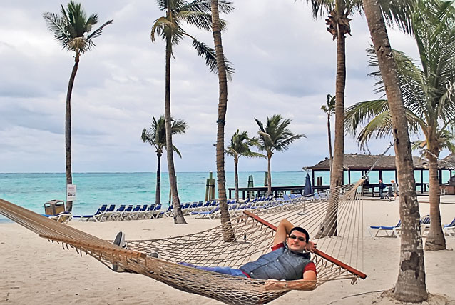 Răzvan Pascu, cel mai apreciat blogger de turism din România, ne-a dezvăluit experiențele inedite trăite în călătoriile sale: «Am băut sânge de şarpe în Vietnam»