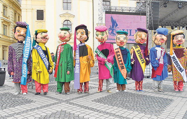 Uraaa! Ultima zi de şcoală! Absolvenţii de liceu şi de facultate şi-au luat ieri adio de la colegi şi profesori