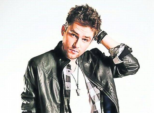 S-a epilat pentru Eurovision! Cezar Ouatu a renunţat la părul de pe piept pentru marele concurs din Suedia