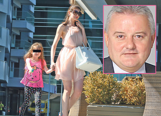 EXCLUSIV | Gelosul «Mr. Pink» o vrea la birou, nu despuiată pe podium! Monica Gabor se pregăteşte să revină în lumea modellingului, decizie care nu e pe placul milionarului chinez