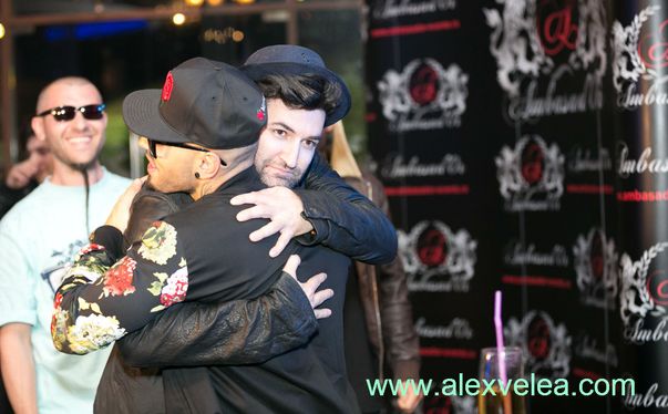 MOMENTUL EMOŢIONANT de care Alex Velea îşi va aminti peste ani! Vezi cine l-a îmbrăţişat cu drag! FOTO