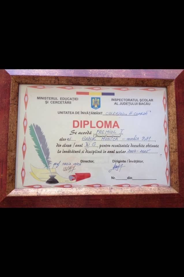 MONICA GABOR, TOCILARĂ în liceu, cu DIPLOMĂ și CORONIȚĂ! Vezi CE MEDII MARI A AVUT în clasa a XI-a și a XII-a! FOTO