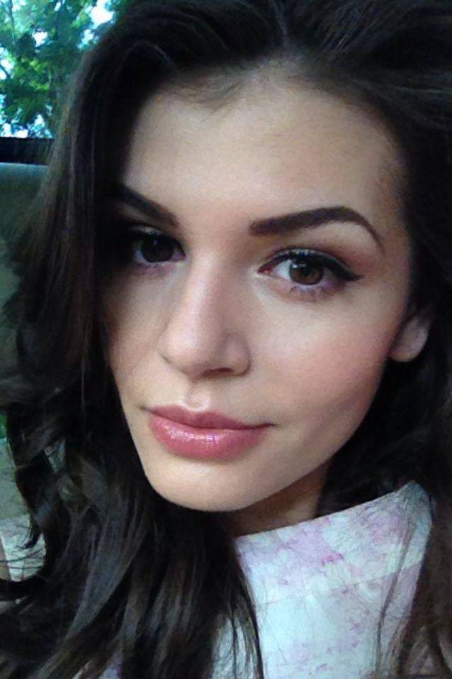 CU ATÂTA MACHIAJ nu ai mai VĂZUT-O DE MULT! Uite cum a apărut FARDATĂ MONICA GABOR!