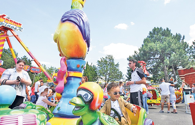 Invazia prichindeilor! Ieri, de ziua lor, copiii n-au ratat nici o activitate din cele pregătite pentru ei în toată ţara | FOTO