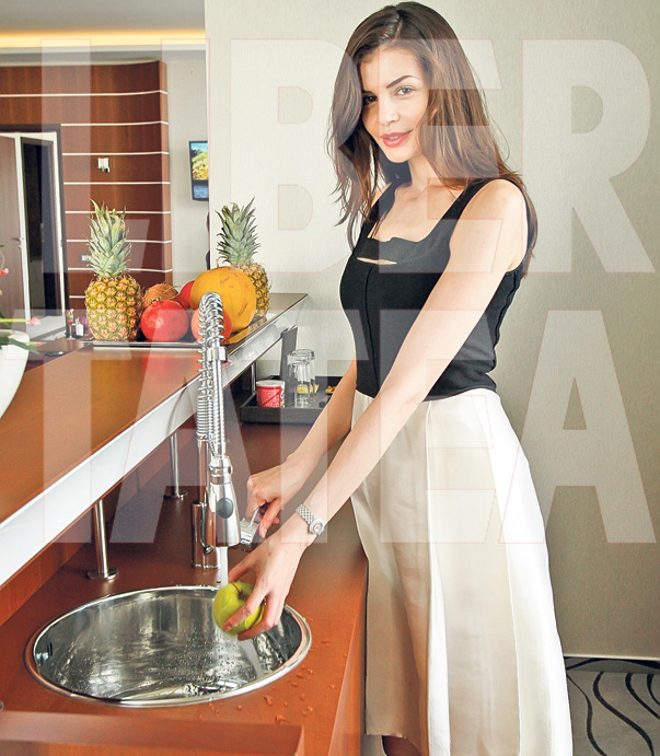 Poftiţi în apartamentul de cinci stele al Monicăi Gabor! FOTOGRAFII EXCLUSIVE
