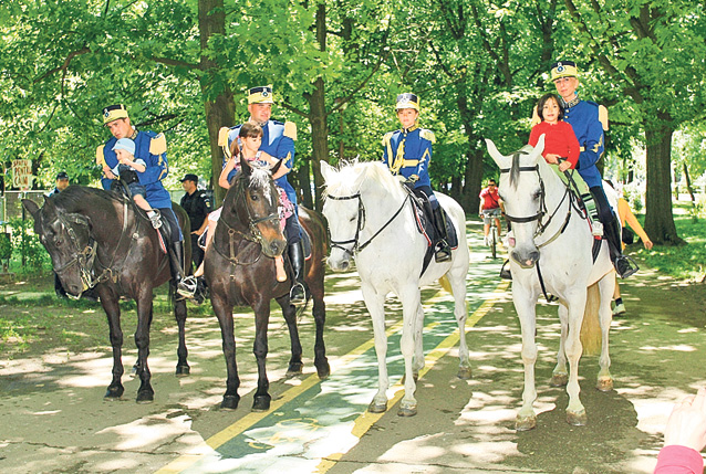 Invazia prichindeilor! Ieri, de ziua lor, copiii n-au ratat nici o activitate din cele pregătite pentru ei în toată ţara | FOTO