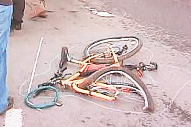 «Prăbuşiţi» pentru biciclistul ucis! Protest inedit la Sibiu, în locul unde un biker a fost strivit acum două luni de o camionetă
