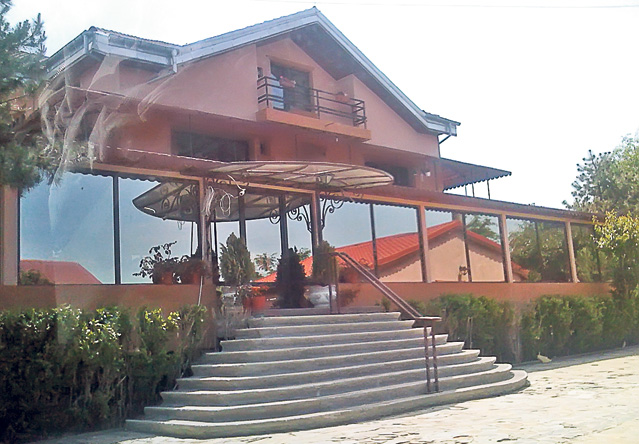 De ziua ei, Zina Dumitrescu petrece la iarbă verde, cu lăutari | EXCLUSIV