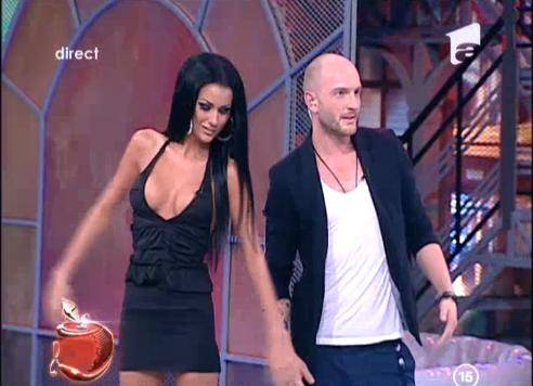 Cruduţa împlineşte azi 24 de ani! Uite prin ce TRANSFORMĂRI MIRACULOASE a trecut de când este în showbiz. Uite-o, de la "PUFOASĂ", LA "PIELE ŞI OS" | FOTO