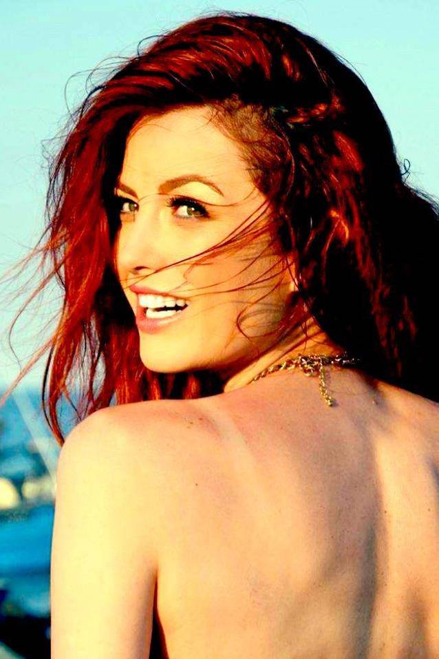 Elena Gheorghe, TOPLESS LA PISCINĂ! Uite cum s-a lăsat fotografiată | FOTO ÎN ARTICOL