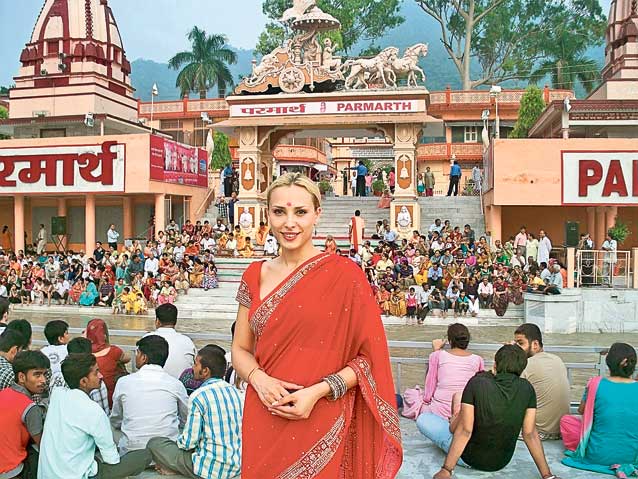 Care este ADEVĂRATUL MOTIV pentru care IULIA VÂNTUR s-a desprins de SALMAN KHAN şi a venit DE URGENŢĂ în România