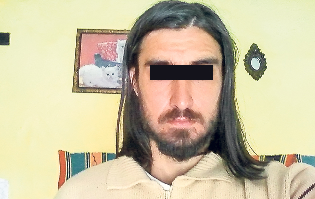 L-au luat la mişto pe atentator! N-au crezut că e real! Studenţii de la Iaşi l-au batjocorit pe un bărbat care a ameninţat că detonează o bombă, apoi l-au pus la pământ