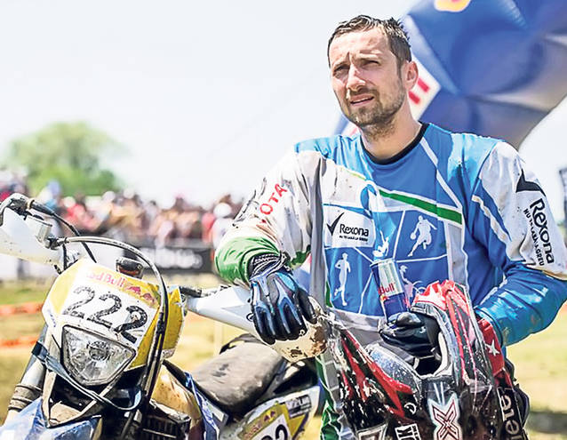 Mihaela Rădulescu nu a rămas indiferentă după ce Dani i-a dedicat medalia de argint câştigată la raliul de motociclism! Îl răsfaţă cu o vacanţă la Ibiza