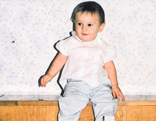 Ce grăsun e fiul lui Messi! Thiago, băieţelul de 9 luni al fotbalistului Barcelonei, «plezneşte» de sănătate