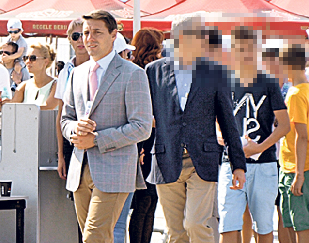 Show pe cerul Capitalei! Mii de oameni au asistat ieri la un spectacol aerian de excepţie | FOTO