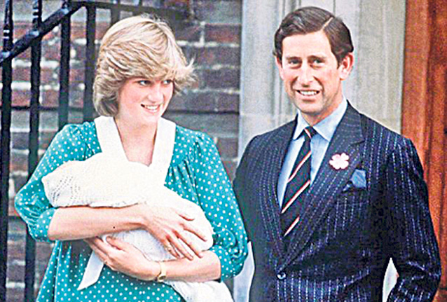 Prinţul William, mândru de băiatul lui, născut luni, botezat de britanici «baby Cambridge»: «Fiul meu are mai mult păr decât mine»