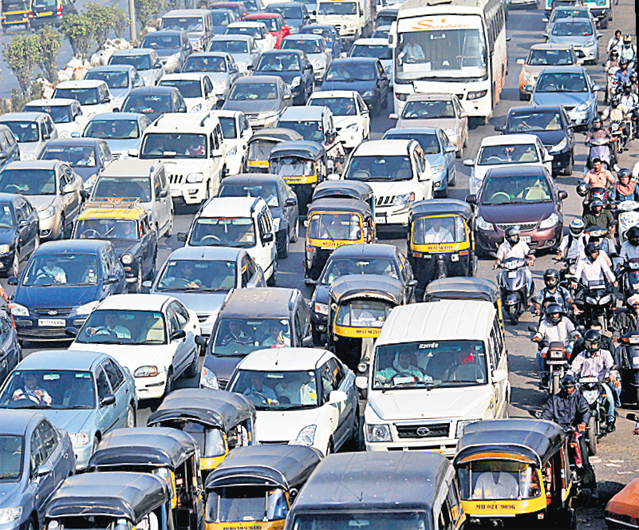 Iulia Vântur SE CONSOLEAZĂ cu PIZZA, în SERILE LUNGI fără SALMAN KHAN! UITE DOVADA!