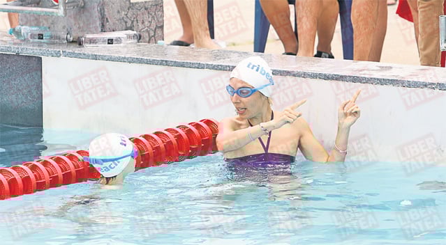 Vedetele, la apă în scop caritabil | FOTO