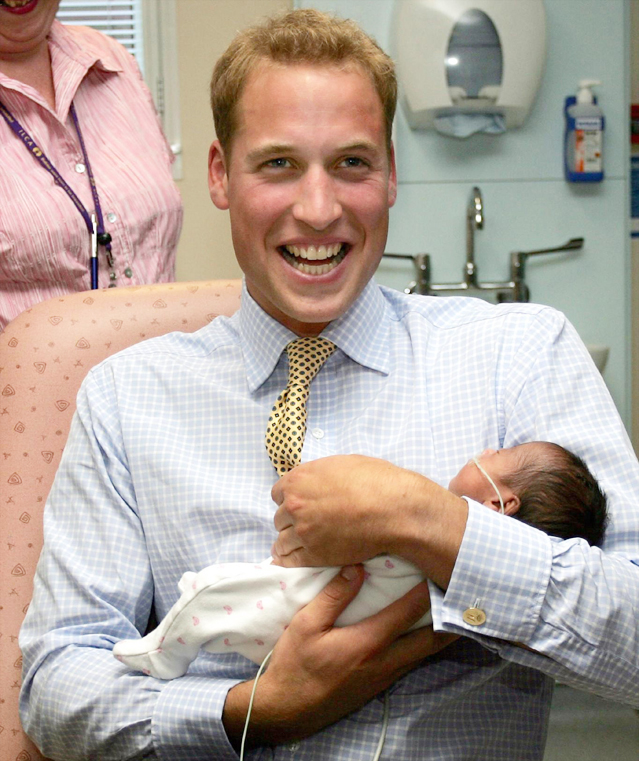 Ce SUMĂ FABULOASĂ au refuzat Kate şi William pentru prima poză cu bebeluşul