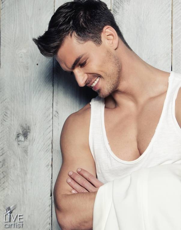 Era ATÂT DE ÎNDRĂGOSTIT încât AR FI LUAT-O DE NEVASTĂ, DUPĂ DOAR O LUNĂ. Ce VEDETĂ TV DE LA NOI s-a iubit nebuneşte cu MĂDĂLINA GHENEA