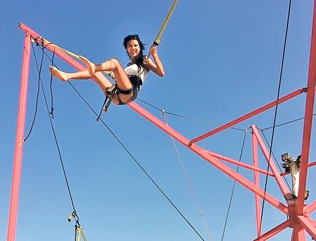 Daniela Crudu călăreşte tot ce prinde!