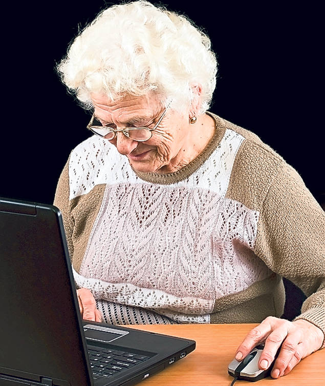 Bătrâneii care nu pot trăi fără internet! N-o să-ți vină să crezi ce face acest bunic pe... Skype