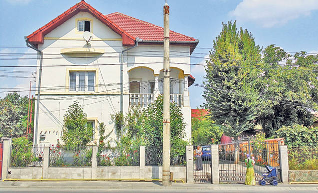 Doliu pentru rege: pirandele nu se spală o lună! Tradiţia îi obligă pe romi să-l comemoreze în mod bizar pe Florin Cioabă