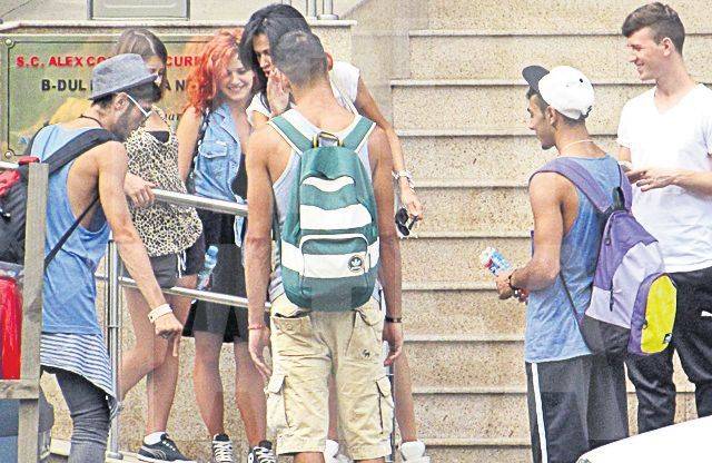 Nicoleta Luciu urlă şi dă cu sticle în dansatori | FOTO/VIDEO