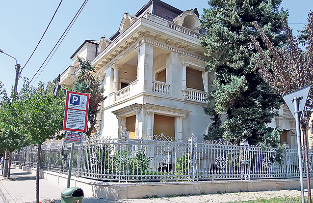 Pirandă măritată şi afaceristă! Fiica unuia dintre cei mai bogaţi romi din Timişoara învaţă business la Frankfurt
