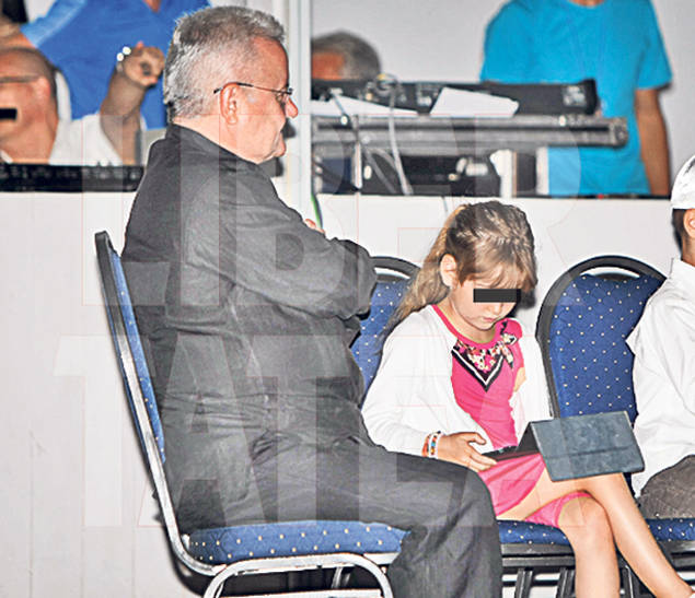 Irinel a sorbit din priviri manechinele, Irinuca a căscat obosită | FOTO