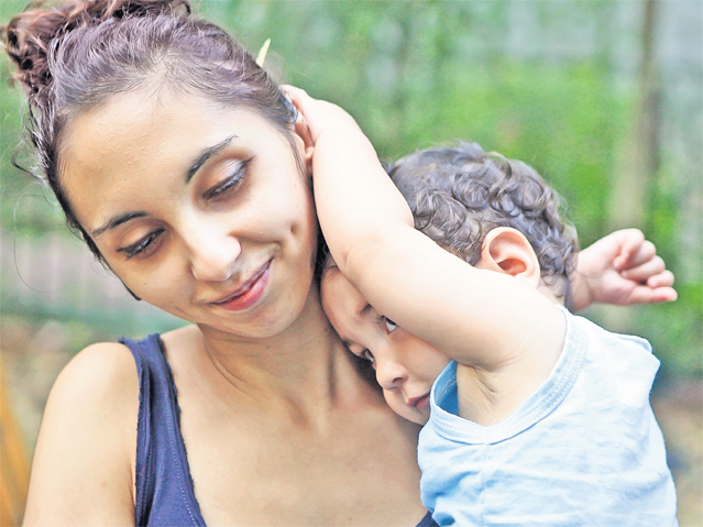 Astăzi se împlinesc trei ani de la incendiul din Maternitatea Giuleşti | «Am vrut să mă sinucid după ce mi-a ars copilul!»