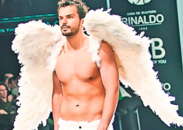 Sorin Ciobanu, manechin de foame! Lucrează în modă pentru a-şi ajuta părinţii suferinzi