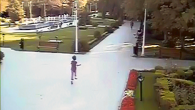 Cine e bărbatul care l-a dus pe Andrei la bunică?