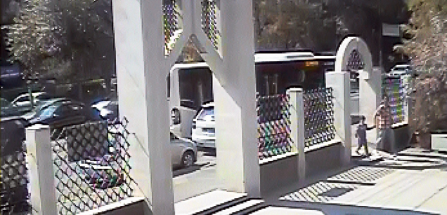 Cine e bărbatul care l-a dus pe Andrei la bunică?